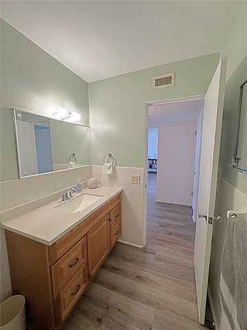 2001 WORLD PARKWAY BOULEVARD 7, Clearwater, FL 33763