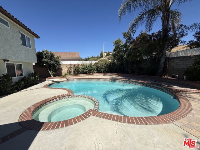 27917 Via Amistosa, Agoura Hills, CA 91301