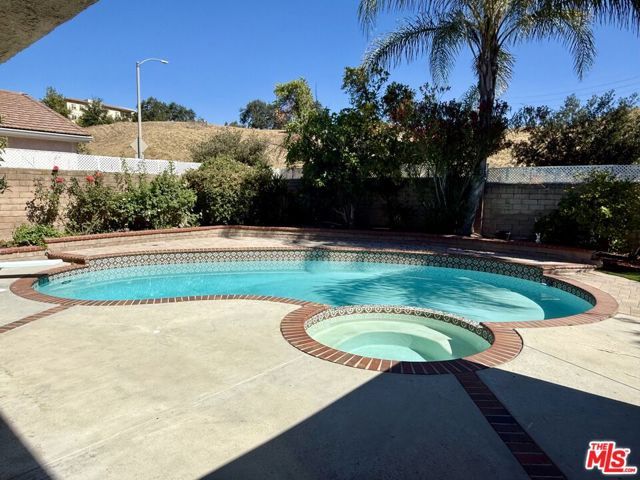 27917 Via Amistosa, Agoura Hills, CA 91301