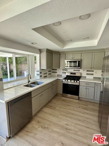 27917 Via Amistosa, Agoura Hills, CA 91301