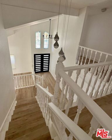 27917 Via Amistosa, Agoura Hills, CA 91301