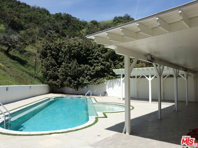 2509 Cardigan Court, Los Angeles, CA 90077