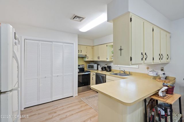 160 Glendale Drive, Freehold, NJ 07728