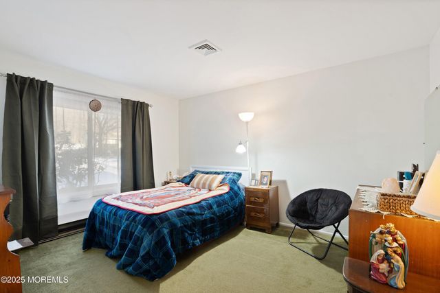 160 Glendale Drive, Freehold, NJ 07728