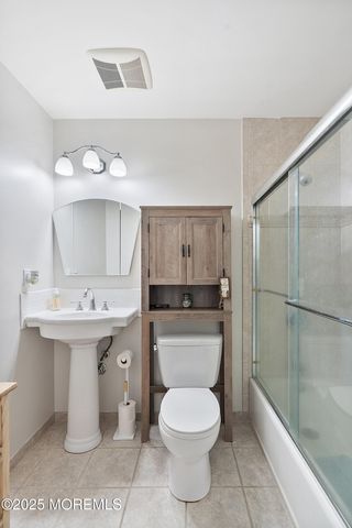 160 Glendale Drive, Freehold, NJ 07728