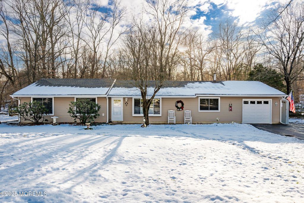 160 Glendale Drive, Freehold, NJ 07728