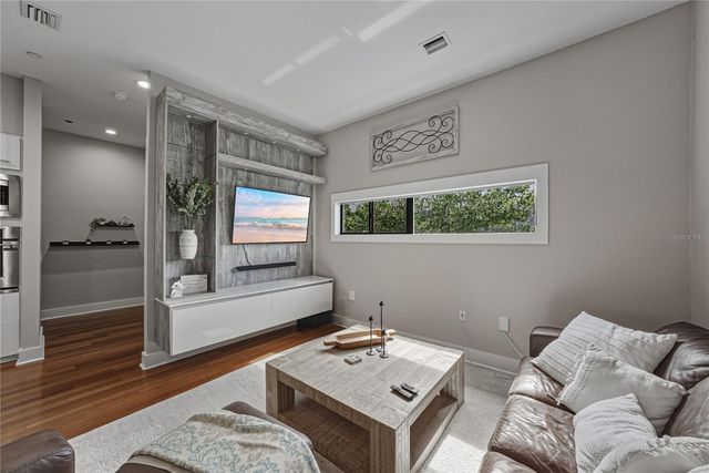 3012 W BARCELONA STREET 2, Tampa, FL 33629