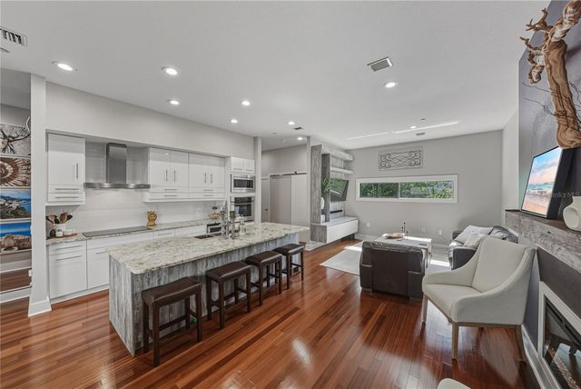 3012 W BARCELONA STREET 2, Tampa, FL 33629