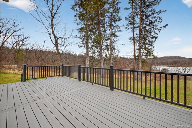 2 Lakeside Court, Westtown, NY 10998