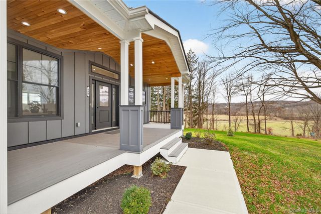 2 Lakeside Court, Westtown, NY 10998