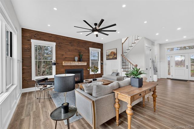 2 Lakeside Court, Westtown, NY 10998