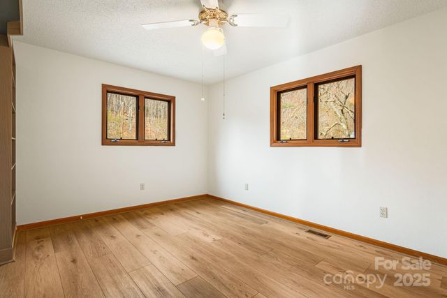 111 S Valley View Drive, Mars Hill, NC 28754