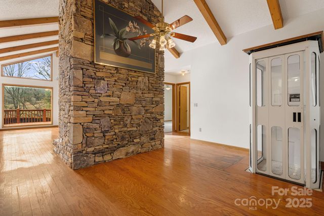 111 S Valley View Drive, Mars Hill, NC 28754