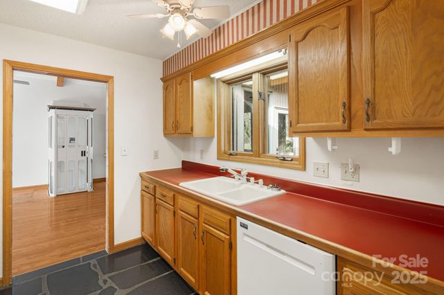 111 S Valley View Drive, Mars Hill, NC 28754