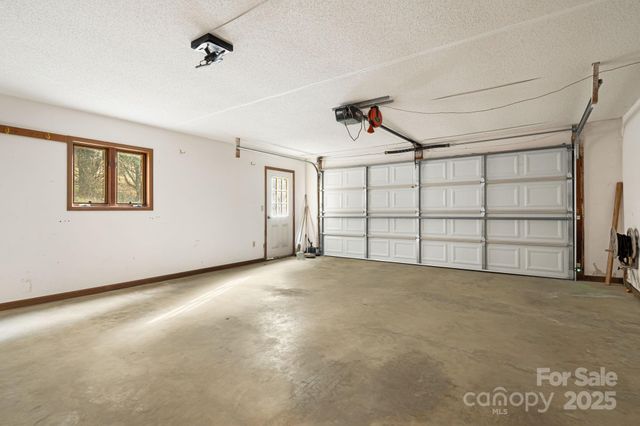 111 S Valley View Drive, Mars Hill, NC 28754