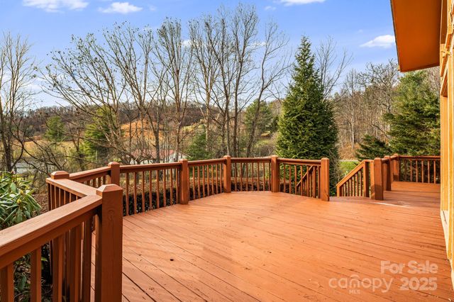 111 S Valley View Drive, Mars Hill, NC 28754