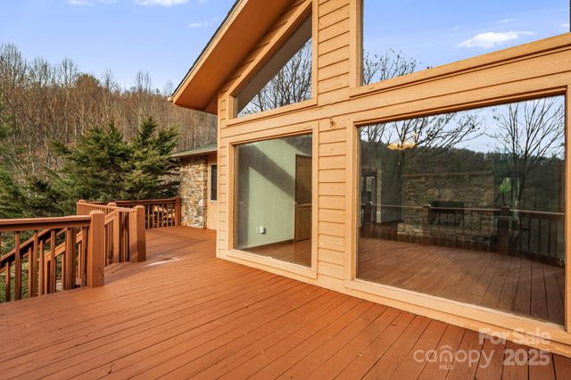 111 S Valley View Drive, Mars Hill, NC 28754