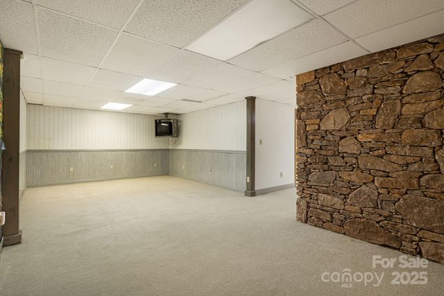 111 S Valley View Drive, Mars Hill, NC 28754