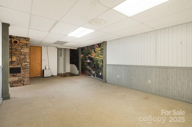 111 S Valley View Drive, Mars Hill, NC 28754