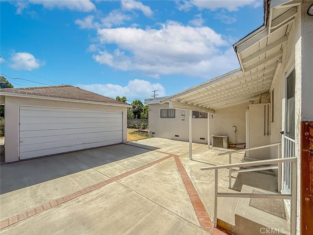 6318 Cartwright Avenue, North Hollywood, CA 91606