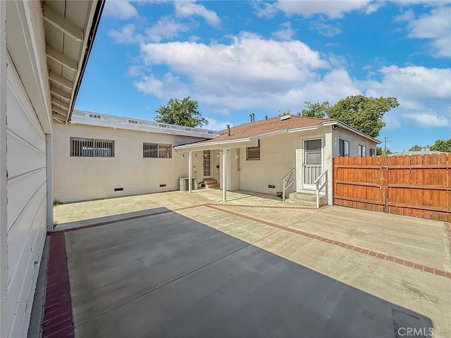 6318 Cartwright Avenue, North Hollywood, CA 91606