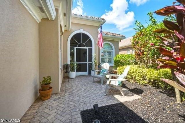 2314 Heydon CIR W, Naples, FL 34120