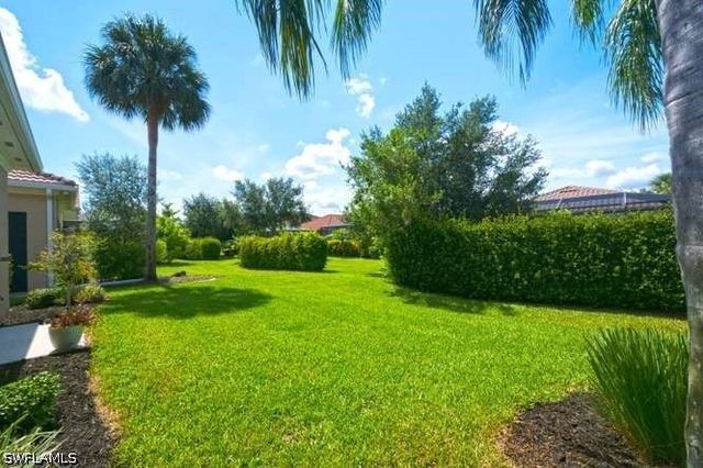2314 Heydon CIR W, Naples, FL 34120