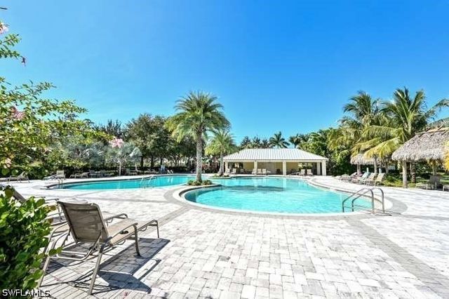 2314 Heydon CIR W, Naples, FL 34120