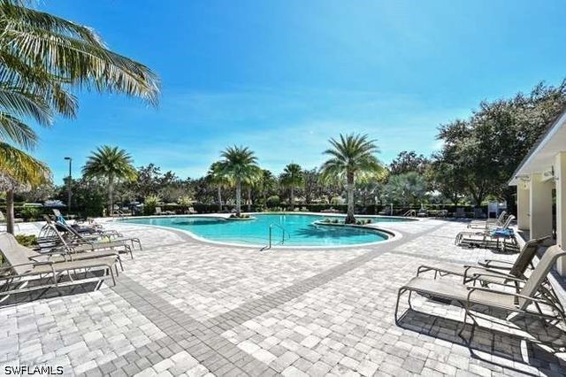 2314 Heydon CIR W, Naples, FL 34120