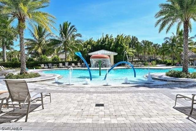 2314 Heydon CIR W, Naples, FL 34120