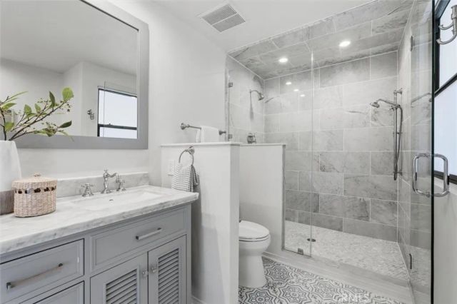 18 Land Fall Court, Newport Beach, CA 92663