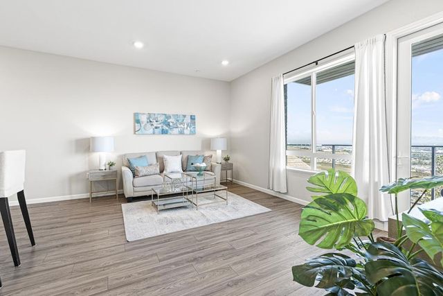 382 Llano De Los Robles Avenue 7, San Jose, CA 95136
