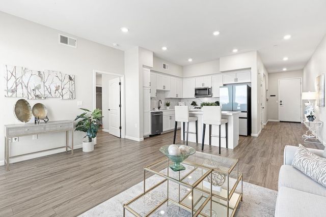 382 Llano De Los Robles Avenue 7, San Jose, CA 95136