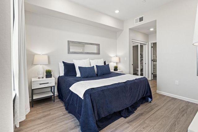 382 Llano De Los Robles Avenue 7, San Jose, CA 95136