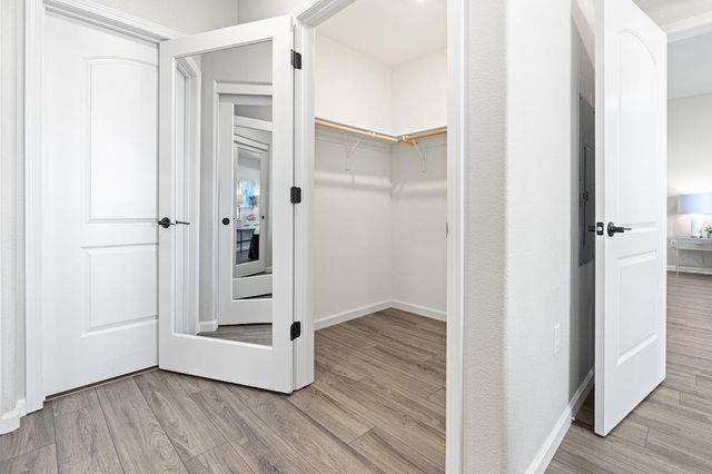 382 Llano De Los Robles Avenue 7, San Jose, CA 95136