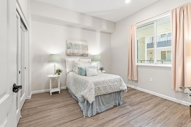 382 Llano De Los Robles Avenue 7, San Jose, CA 95136