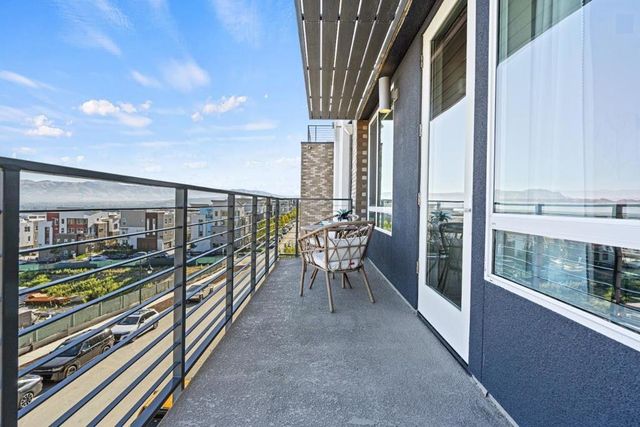 382 Llano De Los Robles Avenue 7, San Jose, CA 95136