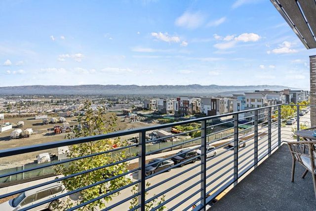 382 Llano De Los Robles Avenue 7, San Jose, CA 95136