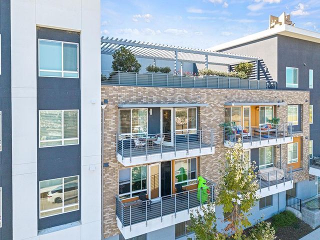 382 Llano De Los Robles Avenue 7, San Jose, CA 95136
