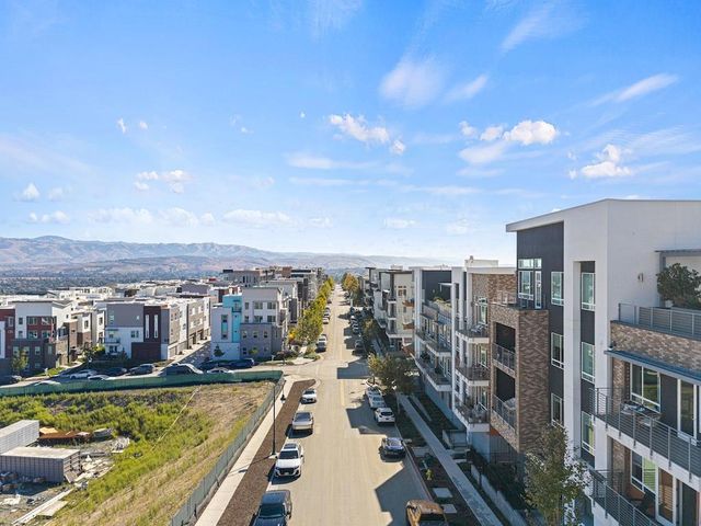 382 Llano De Los Robles Avenue 7, San Jose, CA 95136