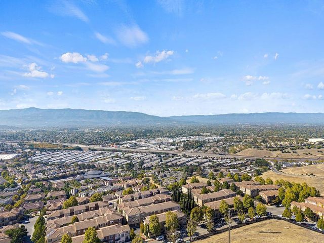 382 Llano De Los Robles Avenue 7, San Jose, CA 95136