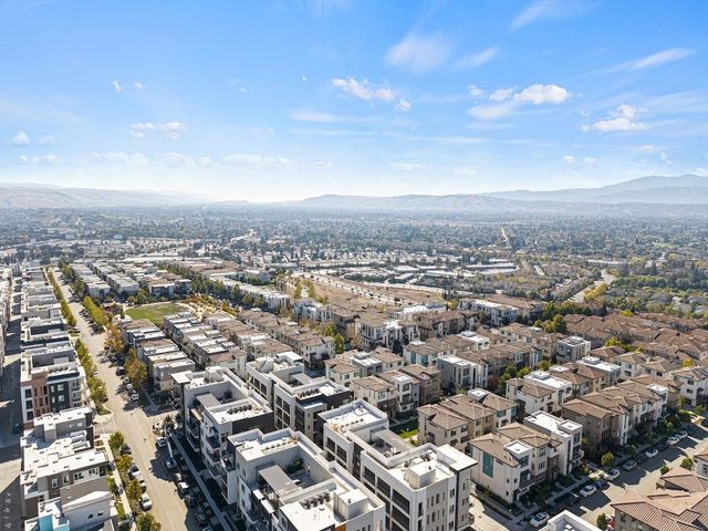 382 Llano De Los Robles Avenue 7, San Jose, CA 95136