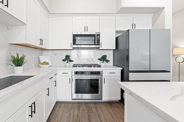 382 Llano De Los Robles Avenue 7, San Jose, CA 95136