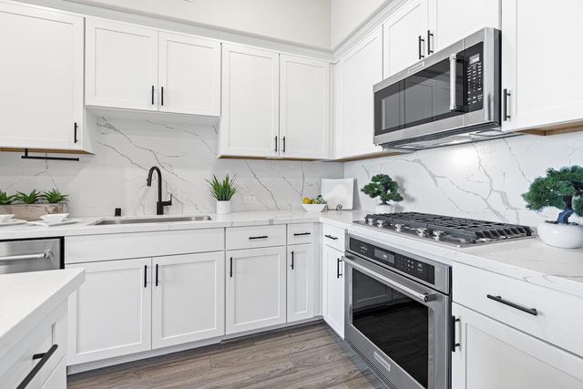 382 Llano De Los Robles Avenue 7, San Jose, CA 95136