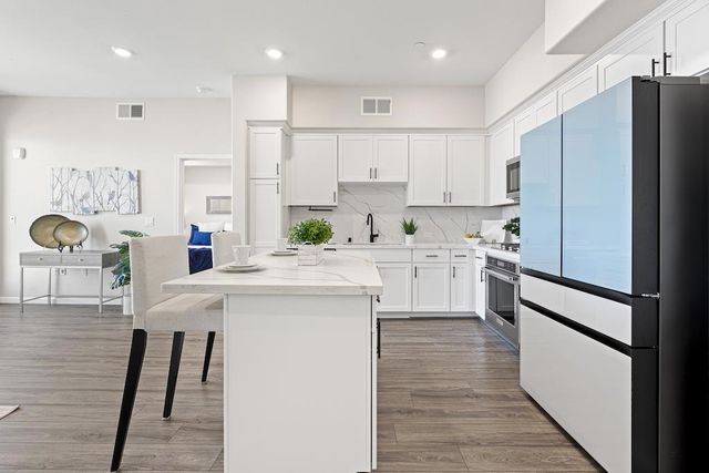 382 Llano De Los Robles Avenue 7, San Jose, CA 95136
