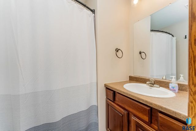 6810 S Tomar Rd Road, Sioux Falls, SD 57108