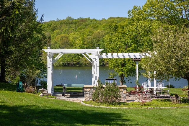 18 Arrow Point Road, Warren, CT 06777