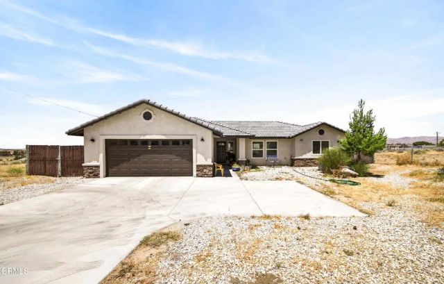 22422 Roundup Way, Apple Valley, CA 92308