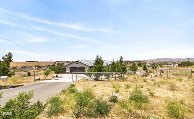 22422 Roundup Way, Apple Valley, CA 92308