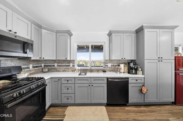 22422 Roundup Way, Apple Valley, CA 92308